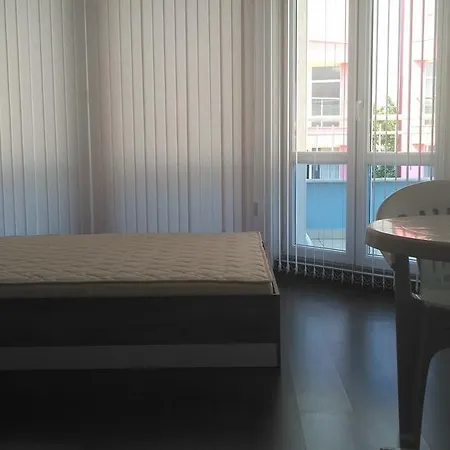 Salena In Sunny Dreams Apartment